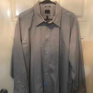 Men’s Chaps dress shirt.